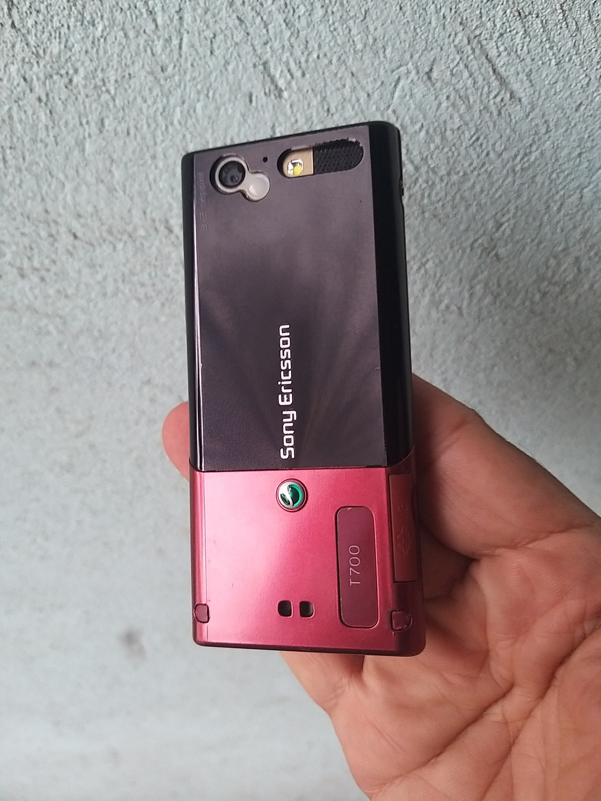 Sony Ericsson T700i