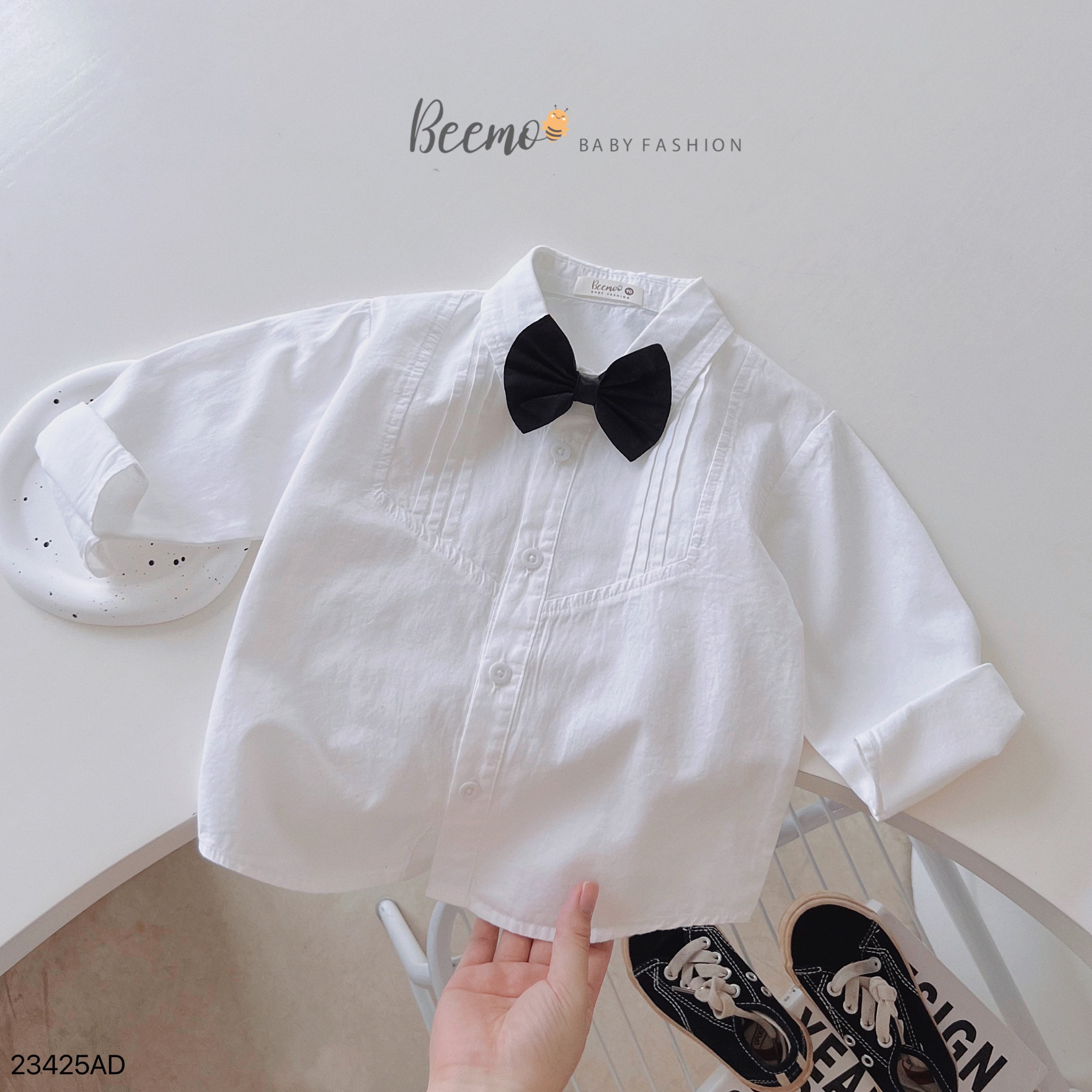 Áo sơ mi trắng may ly phối nơ cổ bé trai Beemo