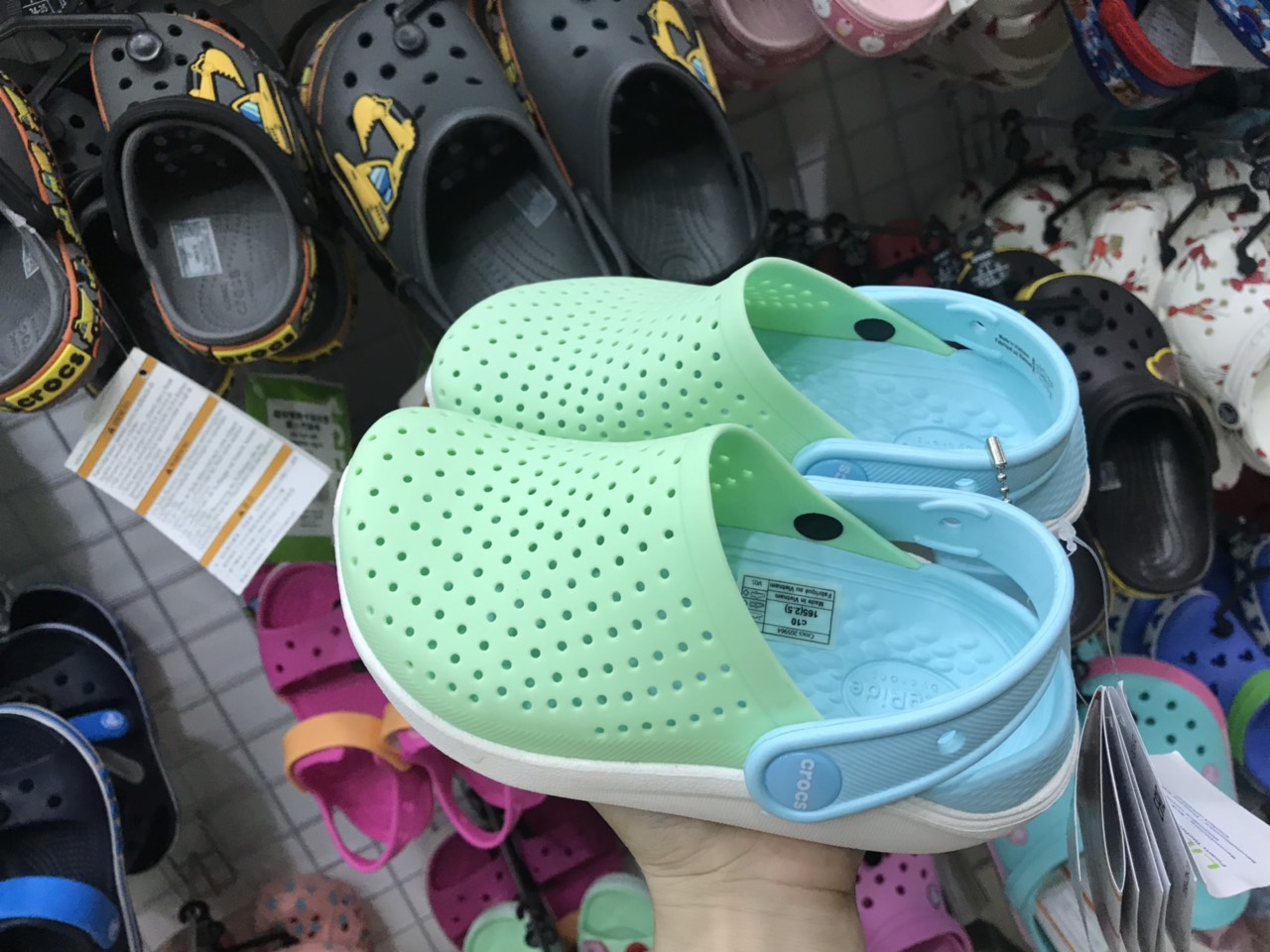 SỤC CROCS LITERIDE TRẺ EM- MÀU XANH BẠC HÀ