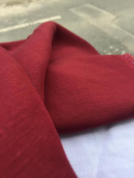 Vải Linen ướt màu đỏ đô, tông trầm!