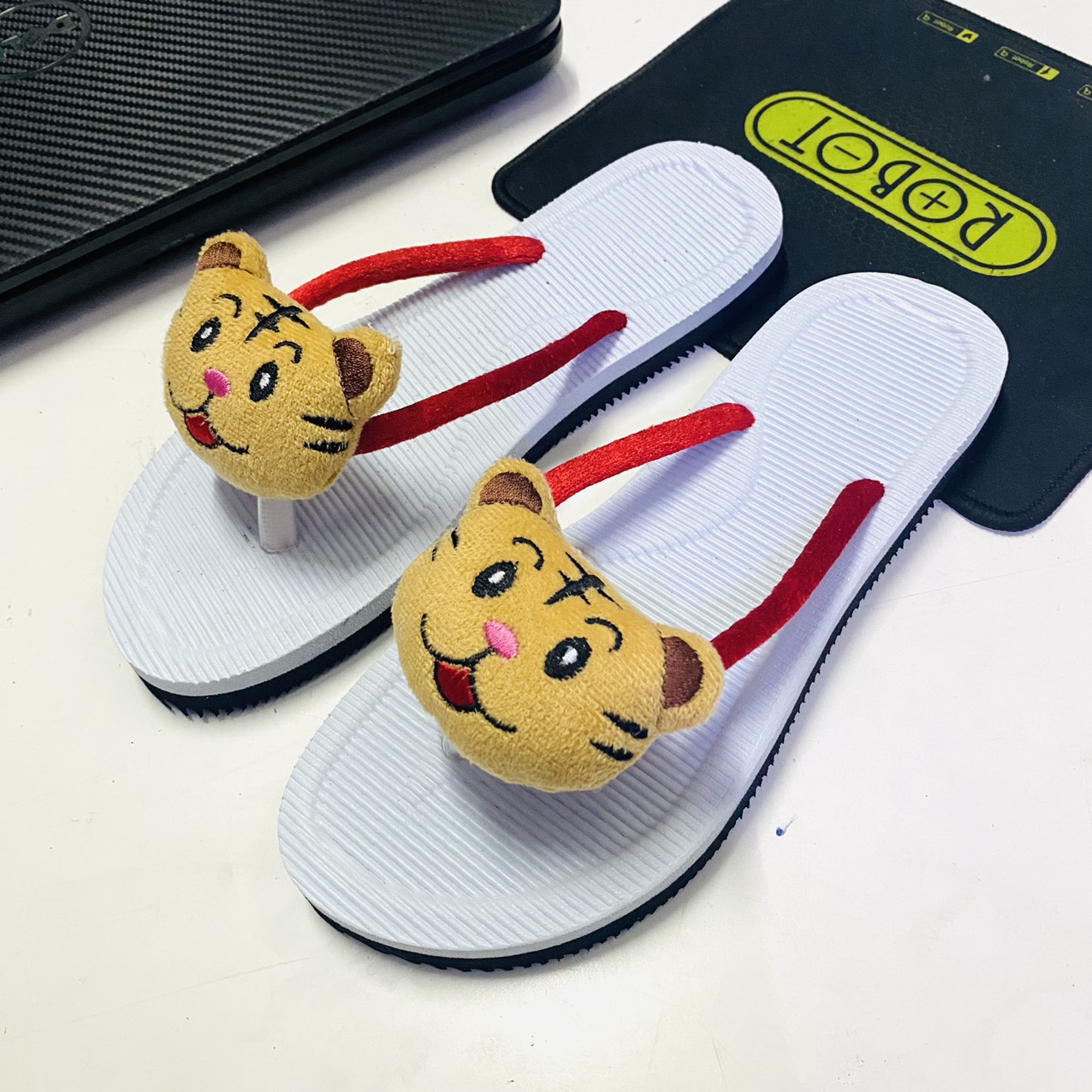 Dép xỏ ngón nữ hình gấu siêu cute