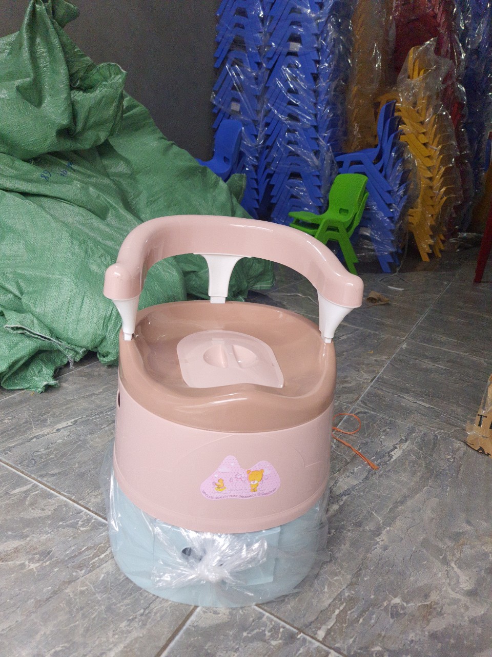 Bô vệ sinh cho bé - bô ngai