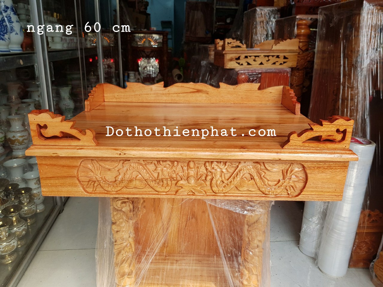 Bàn thờ treo tường gỗ xoan ngang 60cm chạm rồng gồm 1 bộ ke đế