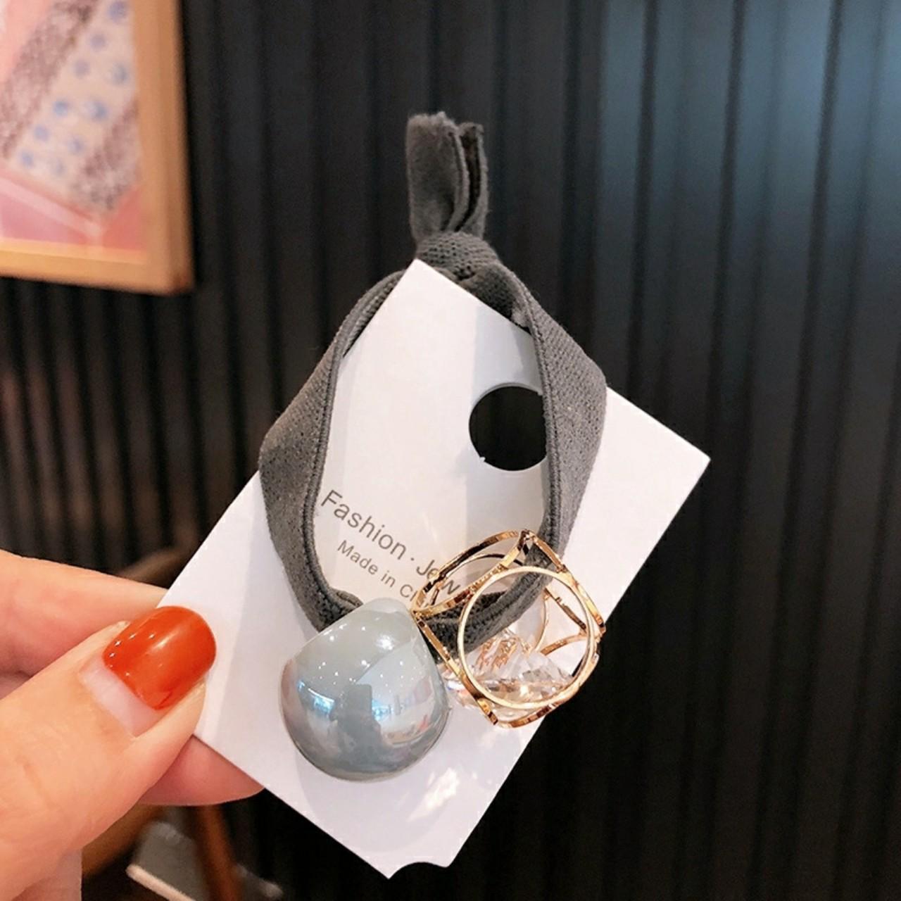 CỘT TÓC PHA LÊ MIX BÓNG MÀU