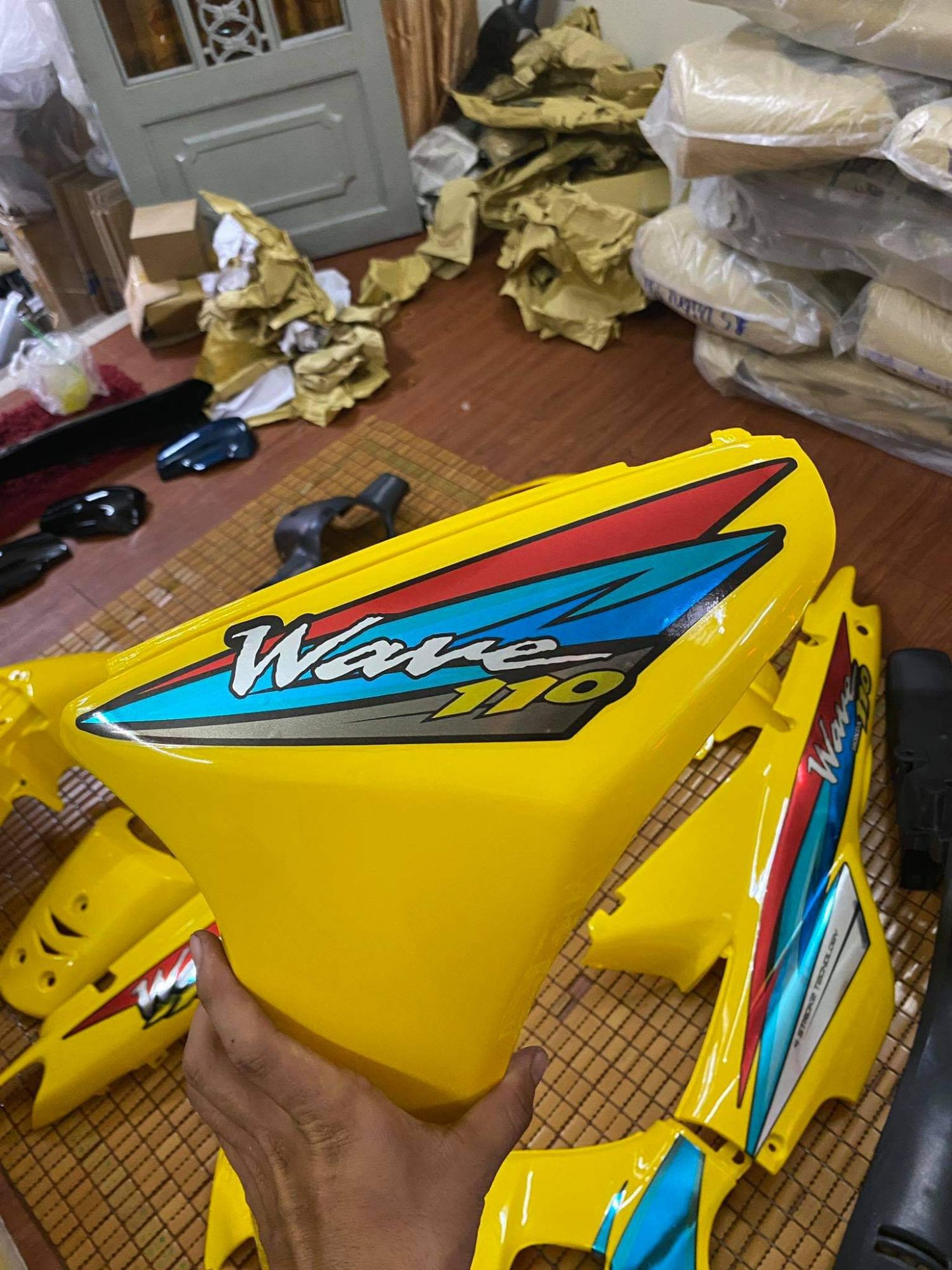 dàn áo wave ABS loại 1 vàng chanh có tem sẵn
