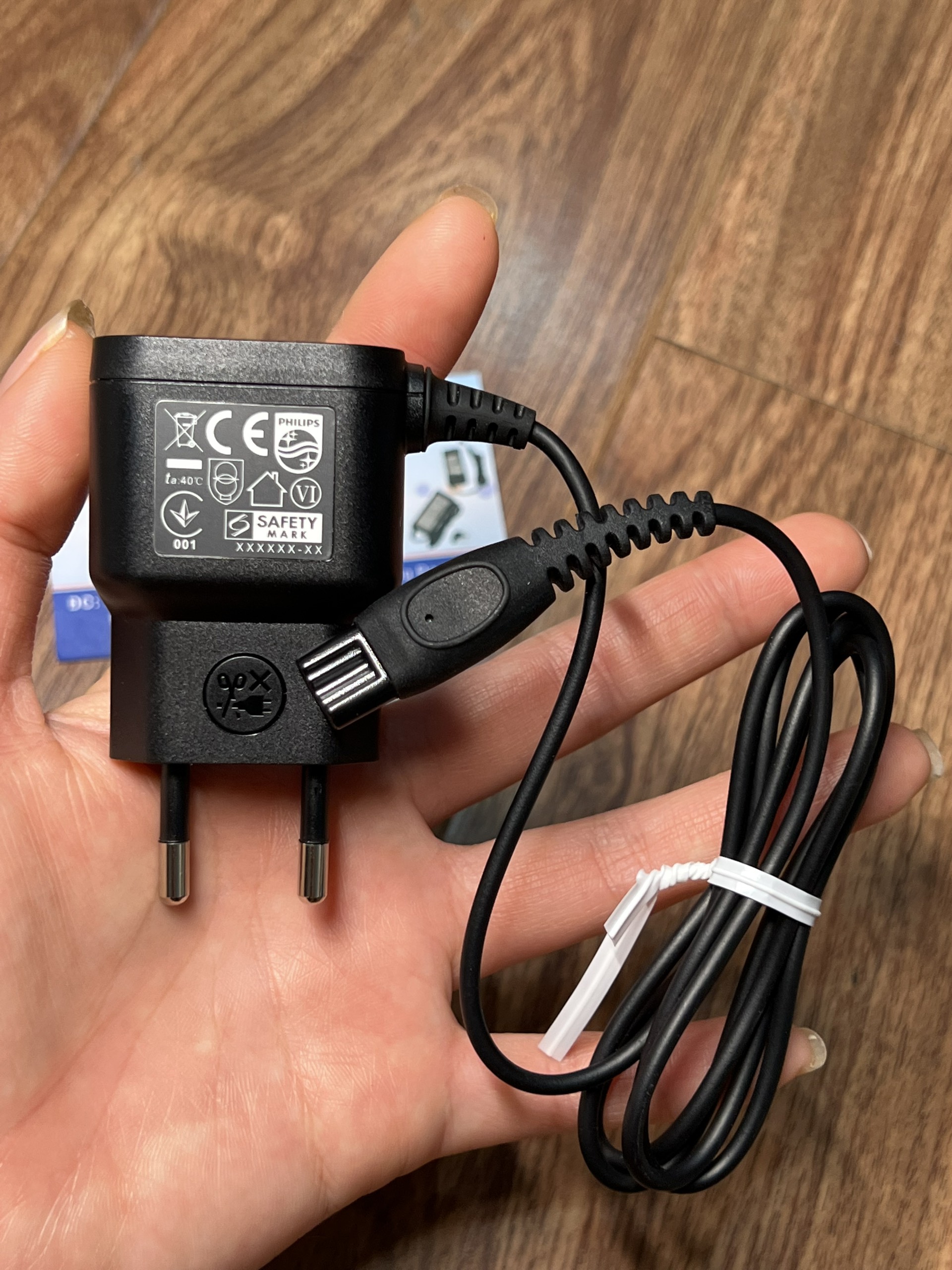 Dây sạc máy cạo râu Philips AquaTouch S5070
