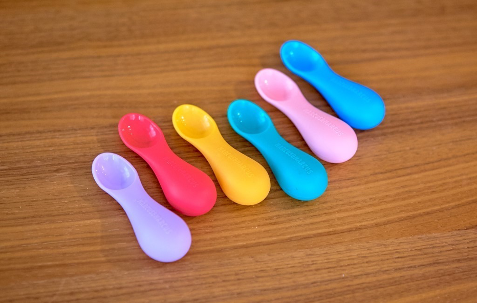 Thìa tập ăn silicon cho bé Palm Grasp Marcus & Marcus, từ 12 tháng - Pokey