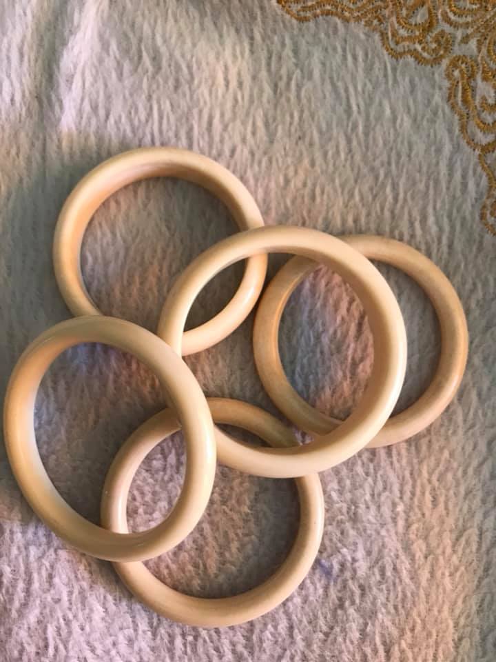 [HCM]?????? Vòng Đeo Tay Cho Bé Trai Gái đeo 6 tháng -3 tuổi Màu Trắng Giả Ngà Hay Gọ Xương Mỹ Nghệ Ni 37mm-38mm -41mm vòng tròn và bản shop giao bất kỳ đồng giá 150k/1 vòng ạ