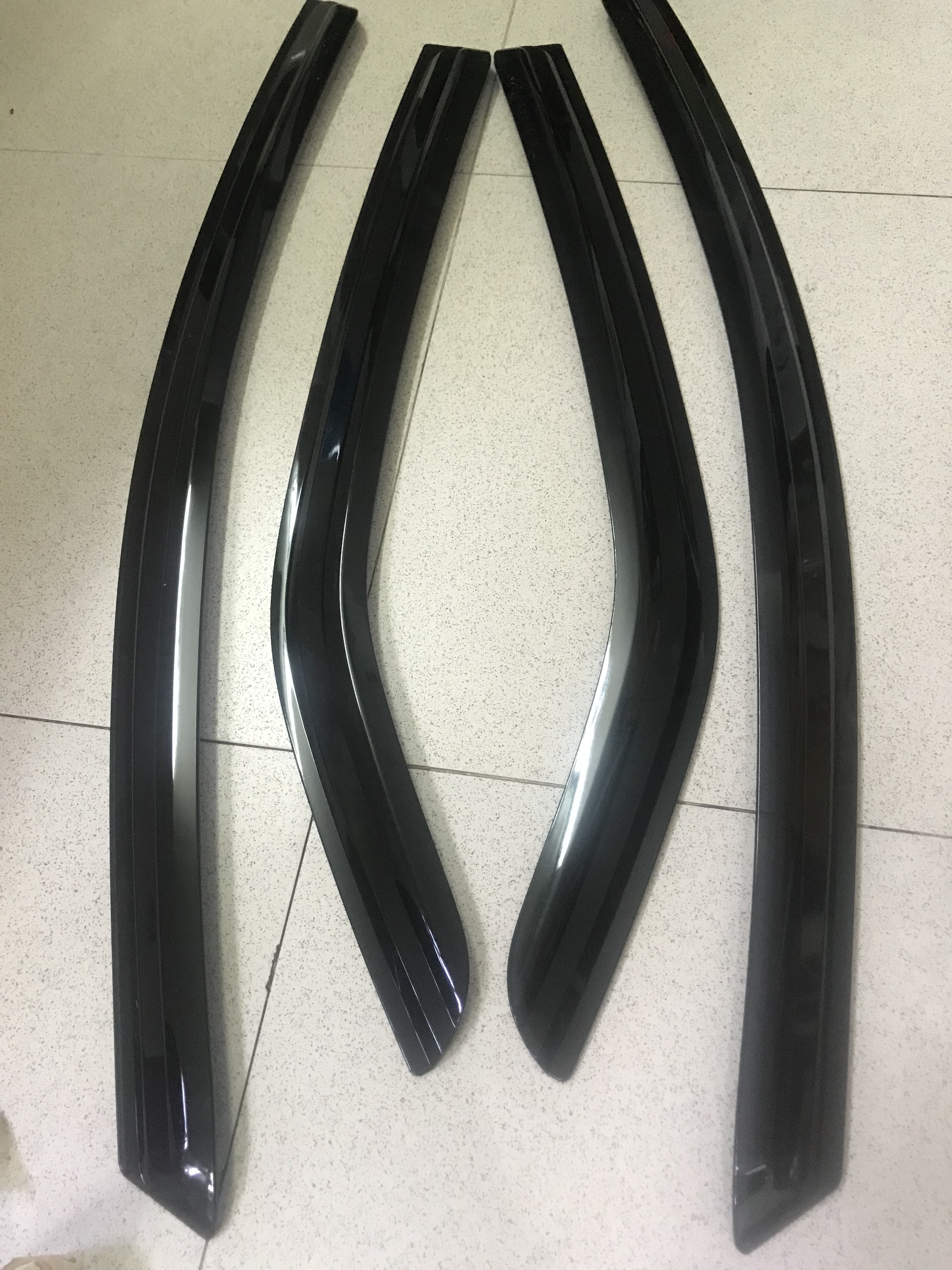 Bộ 4 vè che mưa đen xe Kia Forte 2008-2013