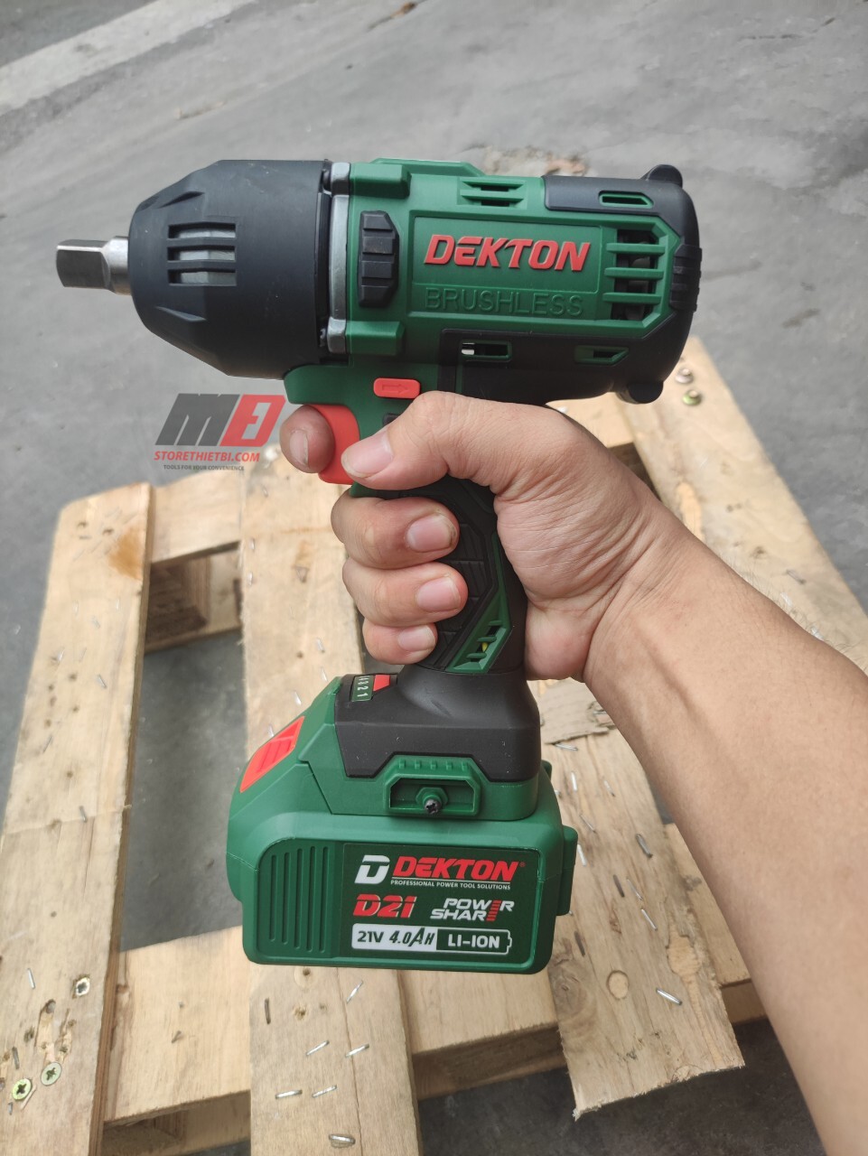 D21-BL550 Máy siết bulong 21v 550Nm 1/2 Dekton dùng pin D21 (Moter Từ)