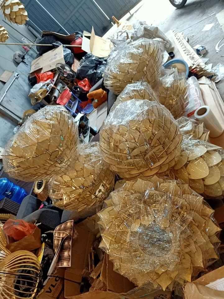 Đèn gỗ dáng boonghoa cúc vạn thọ