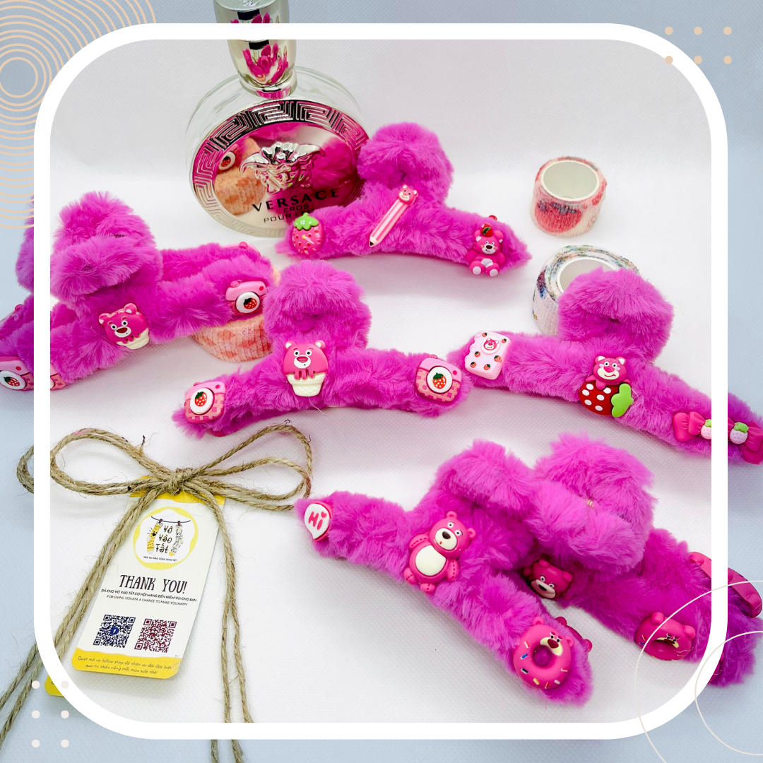 KẸP TÓC BÔNG GẤU DÂU LOTSO HỒNG ĐẬM