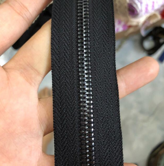 Black Zipper Puller # 5 (Excluding Tractor Head, Tractor Hitch)