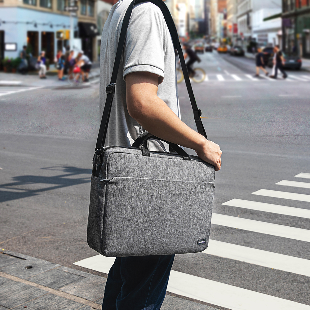 Túi Chống Sốc Đeo Vai Tomtoc (USA) Shoulder Bag - Size 13inch: ( 34 x 25 x 5 )Cm