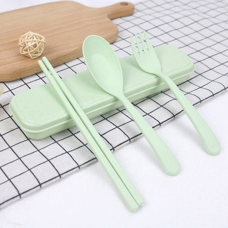 Teaspoons, chopsticks for traveling, knives in hand