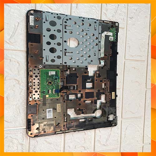 Vỏ C laptop dell n4110 tháo máy(vỏ có xước  nhưng vẫn ở trong trạng thái đẹp)