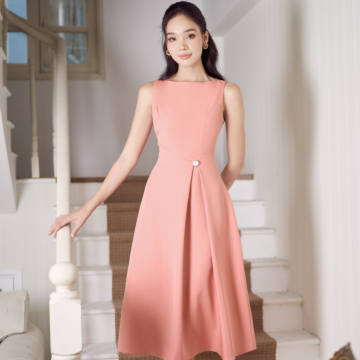 Đầm midi xòe cotton lạnh xếp ly tà lệch Maybi