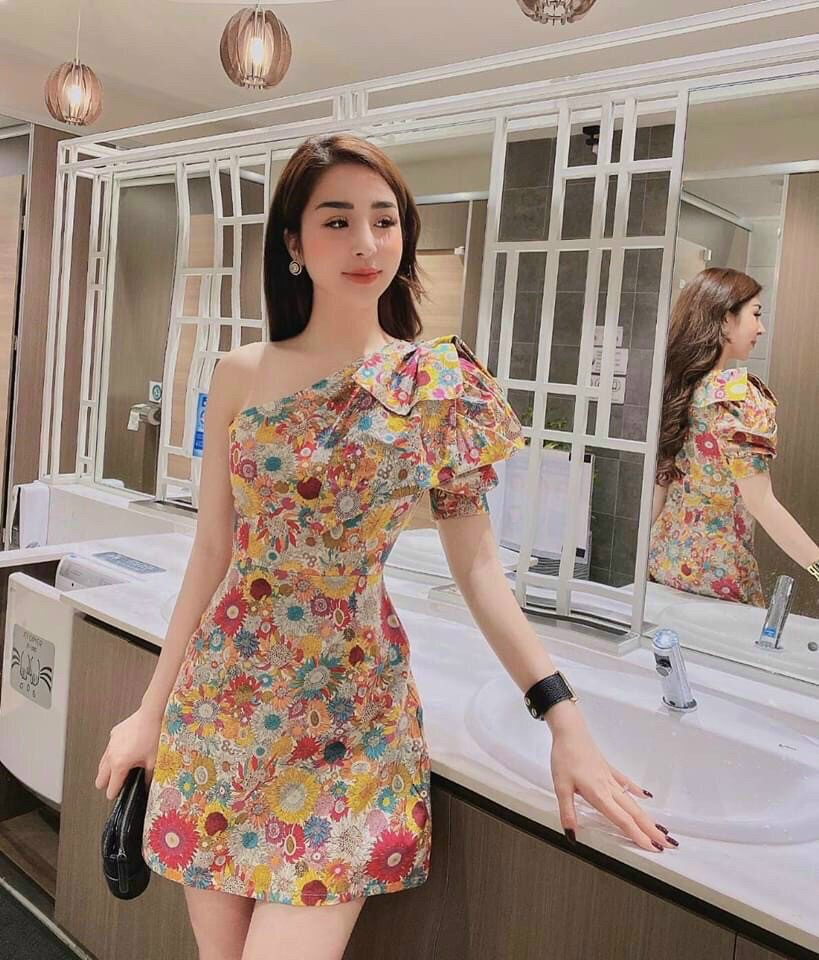 Đầm lệch vai kết nơ họa tiết hoa lá