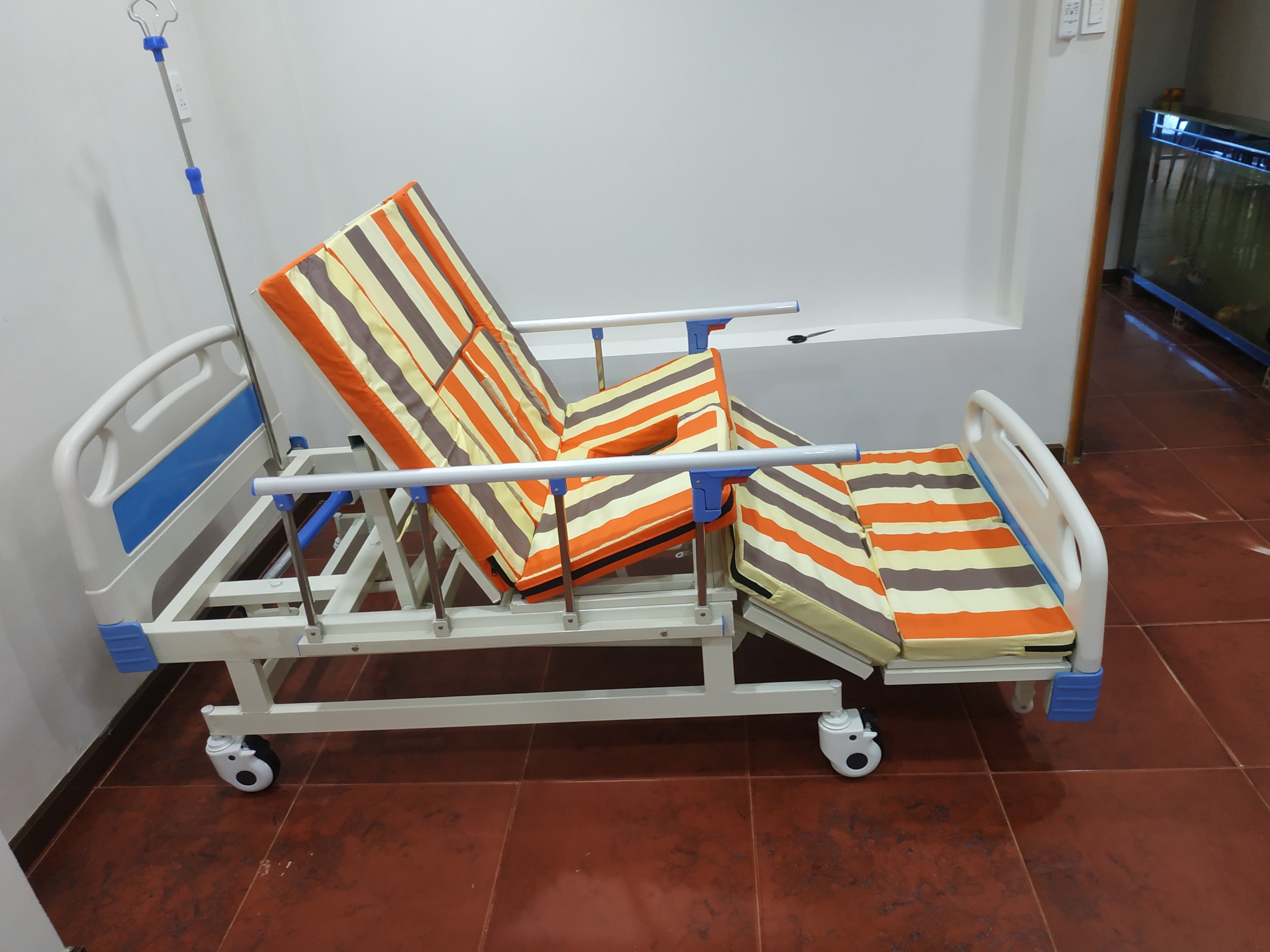 Giường y tế đa chức năng HL4