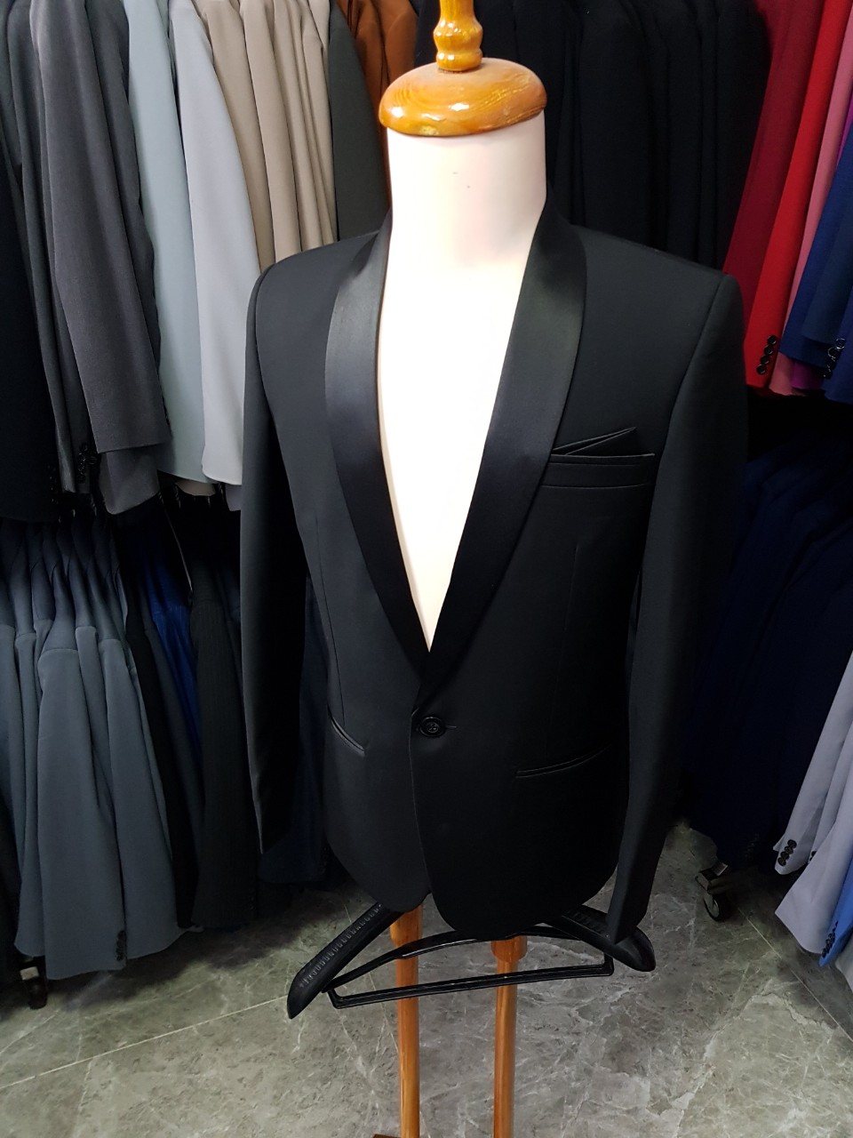 Áo vest nam ôm body kiểu cổ sam màu đen