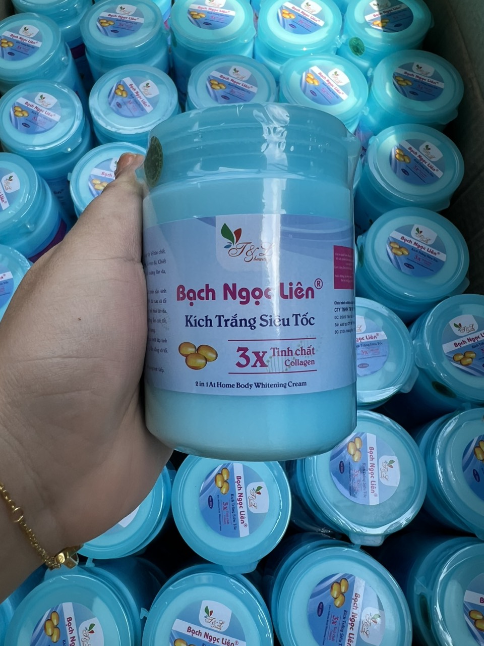 Kem kích trắng body bạch ngọc liên 200gam hộp xanh