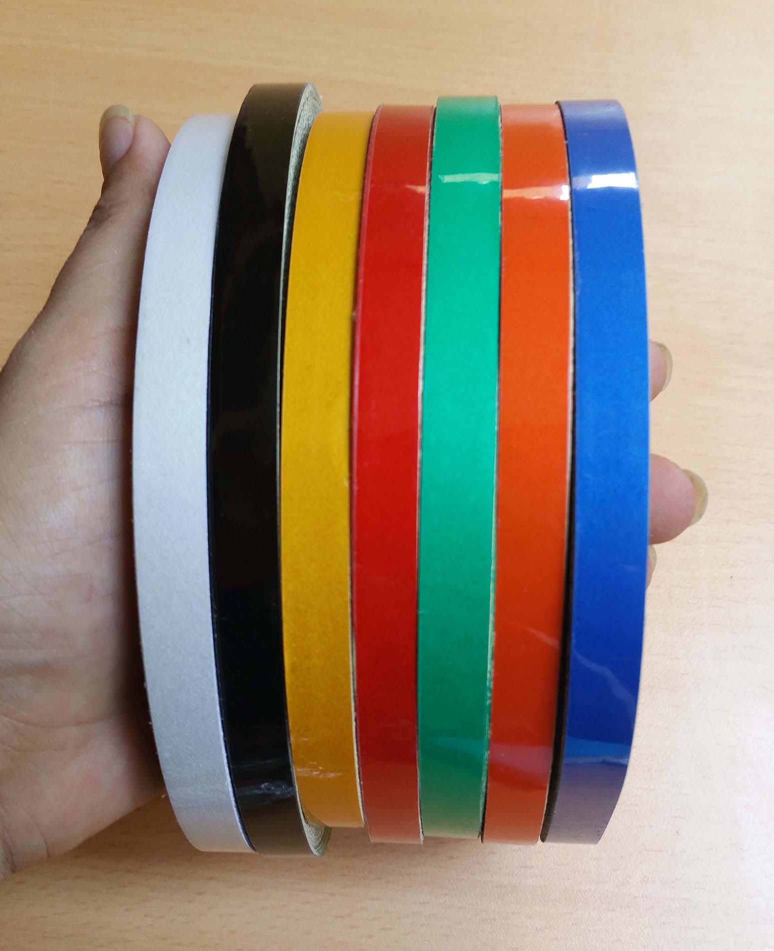 Cuộn dán phản quang dài 50m