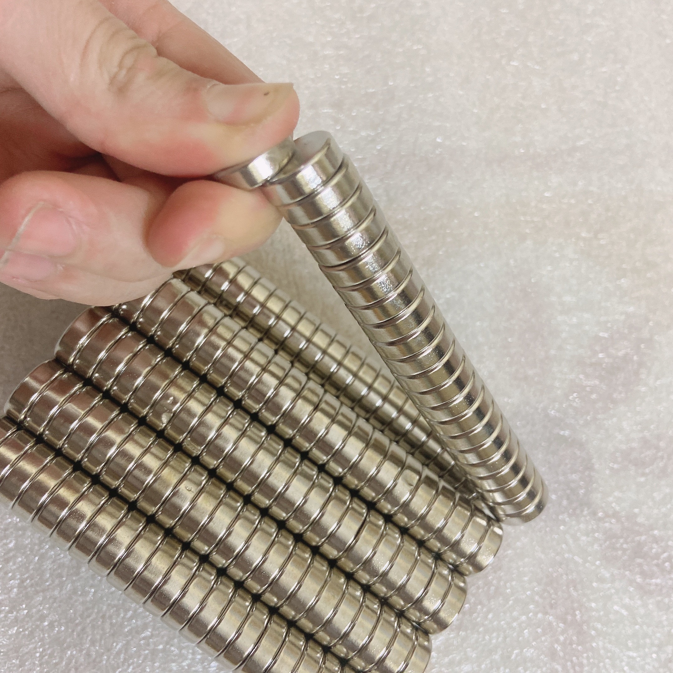 Permanent magnet force super strong suction size 15x6mm