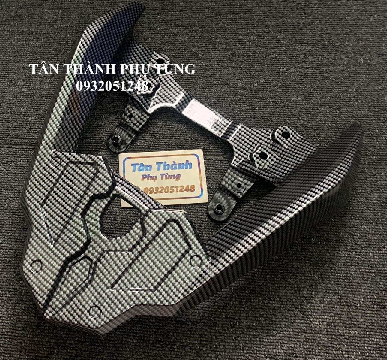 Cảng nhôm đúc Winner X Rocket kiểu Carbon
