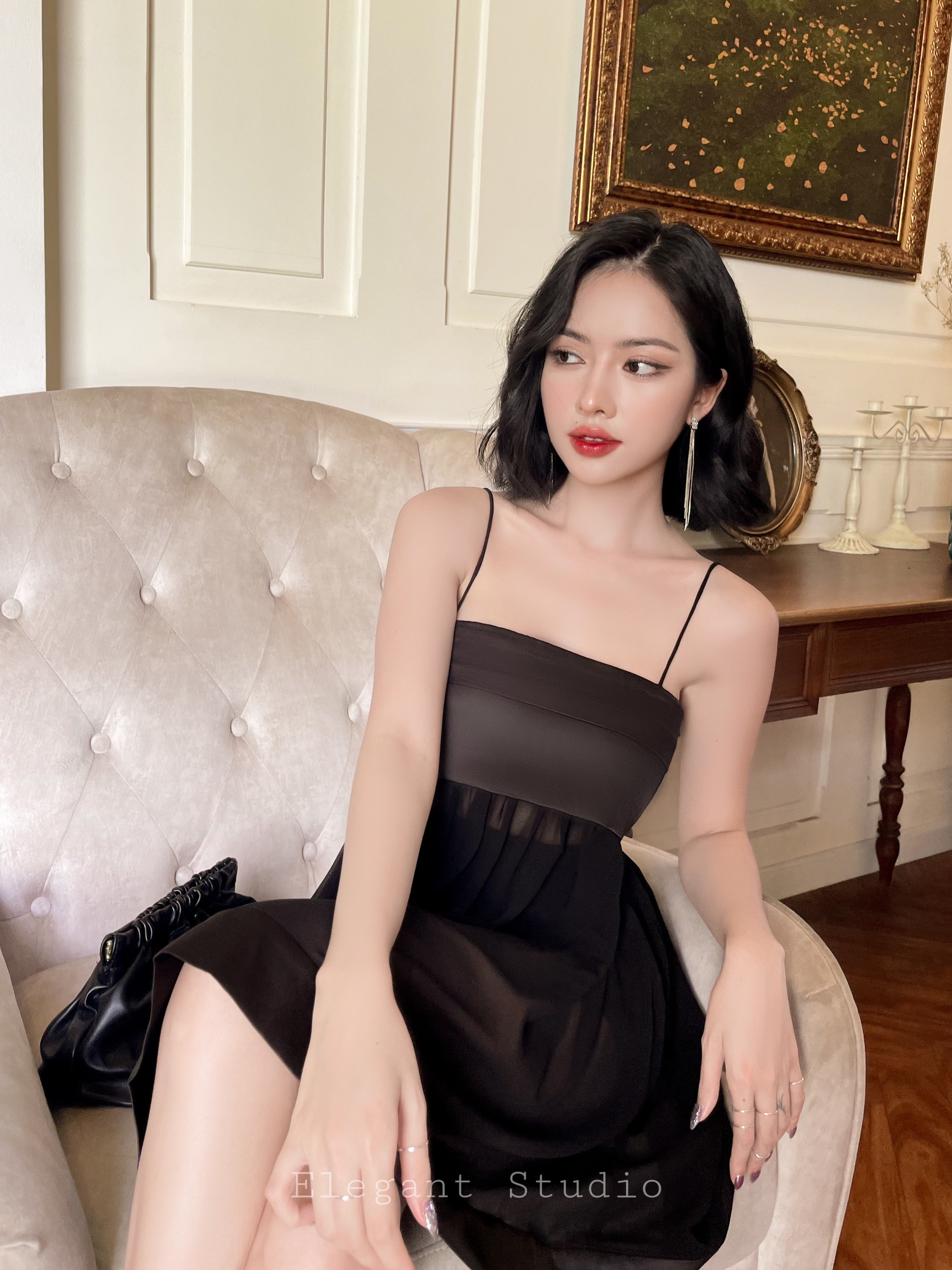 Elegant Studio Đầm đen 2 dây Elly Dress