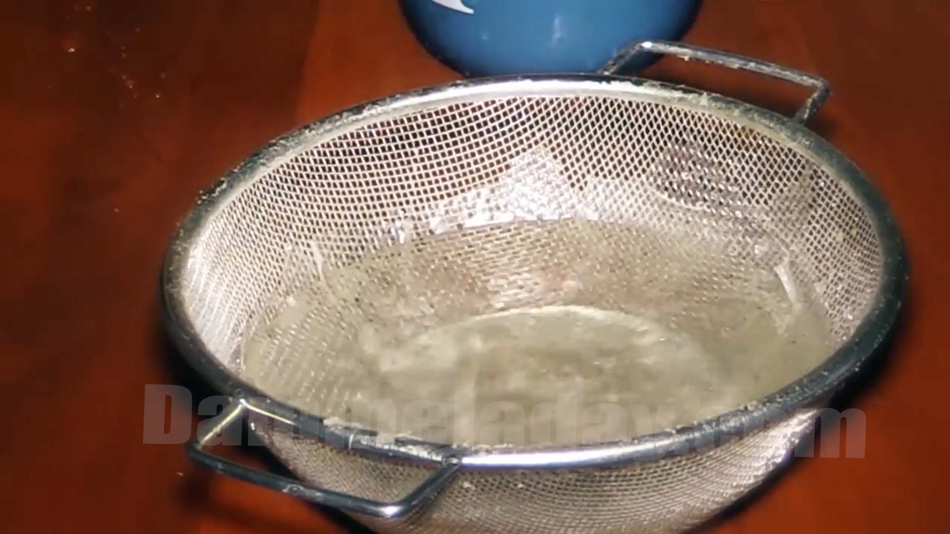 Sơn xịt chống dột chống thấm đa năng Leak Sealer Bosny
