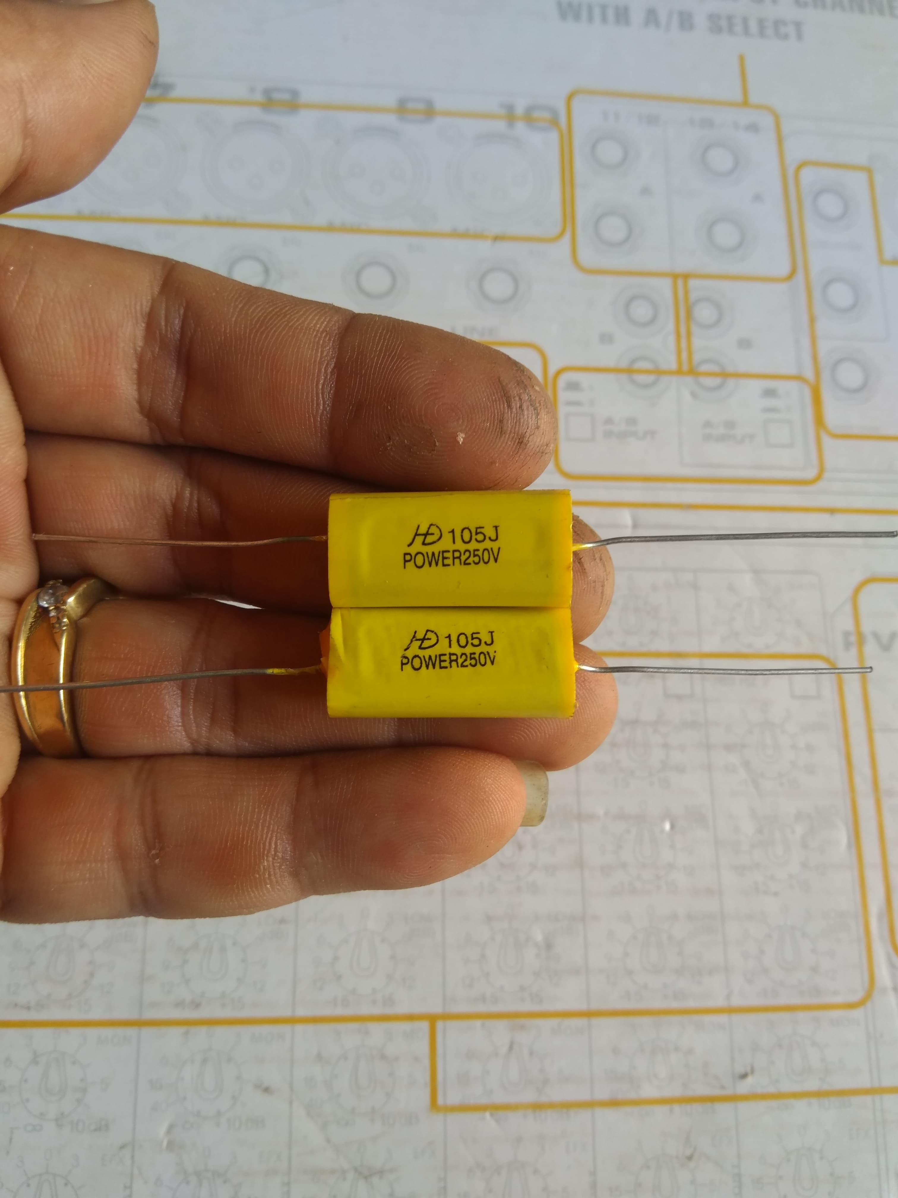 2 Tụ cản loa trép 105J-250v