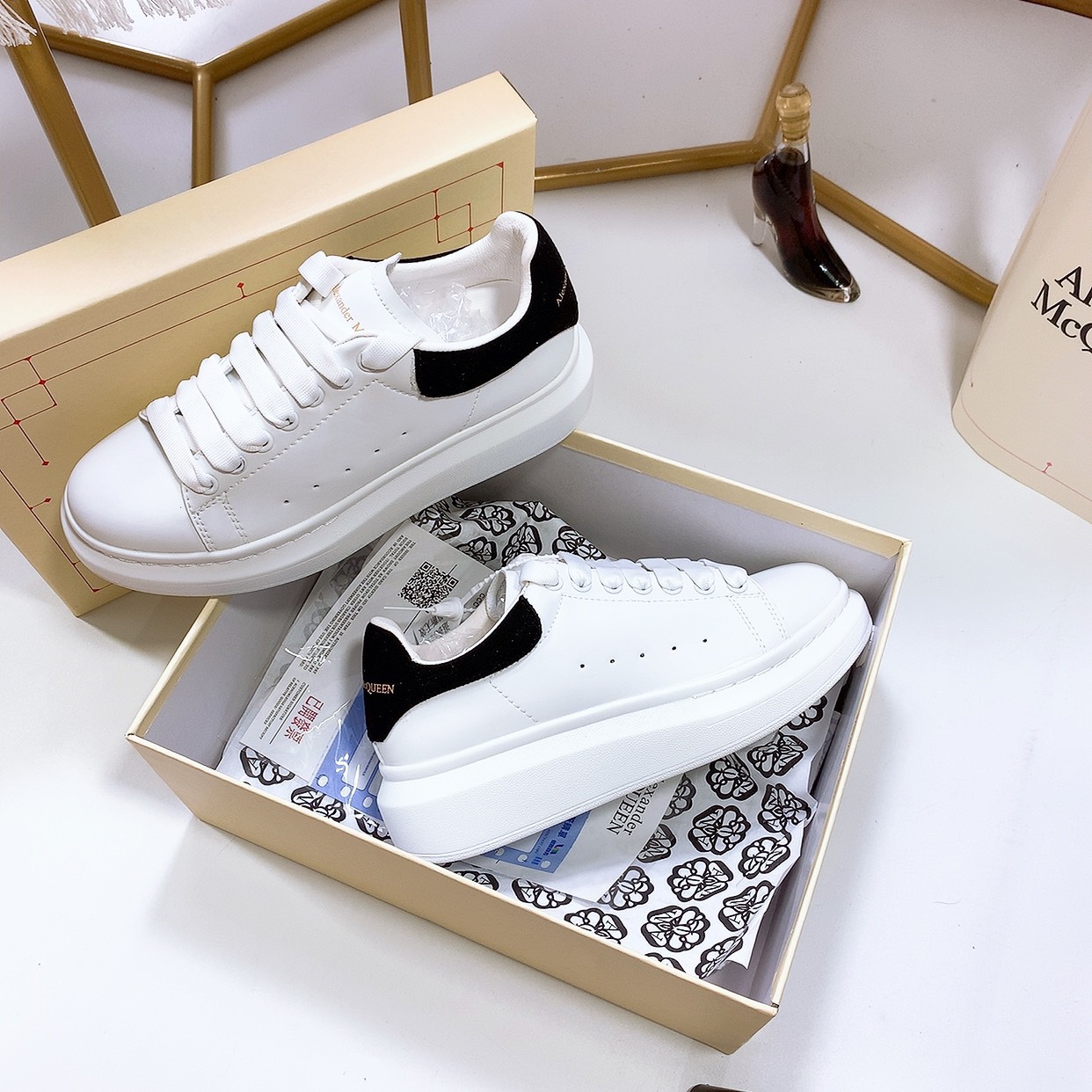 Giày Alexander Mcqueenn Gót Đen ( full box+ bill+túi + tất)