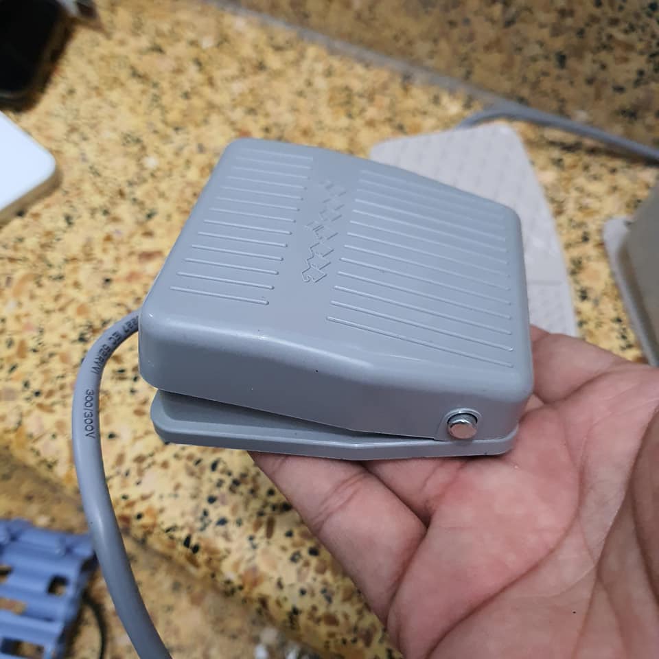 Công tắc bàn đạp chân 250V 10A