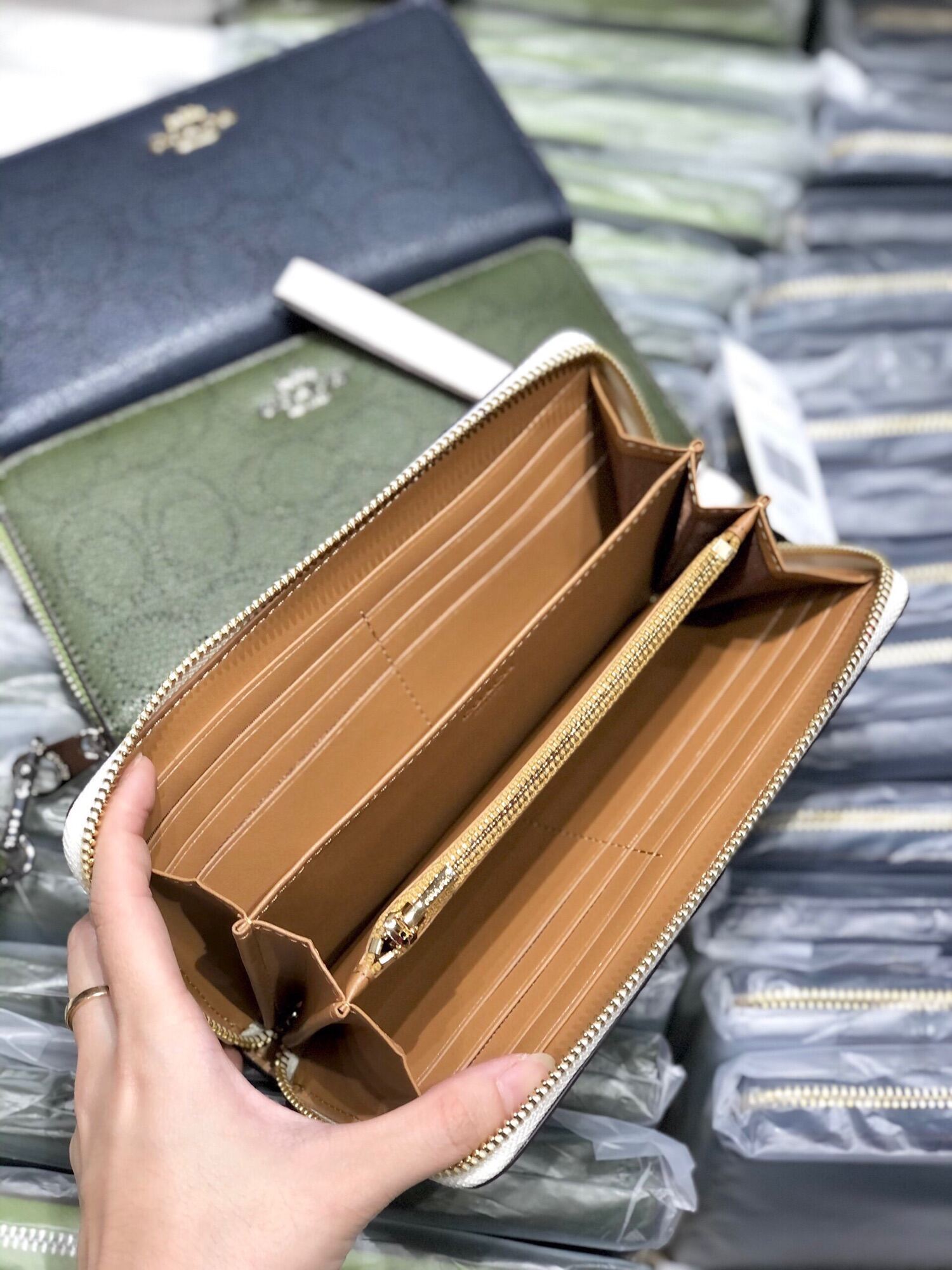 Ví  Long Zip xuất dư full box.