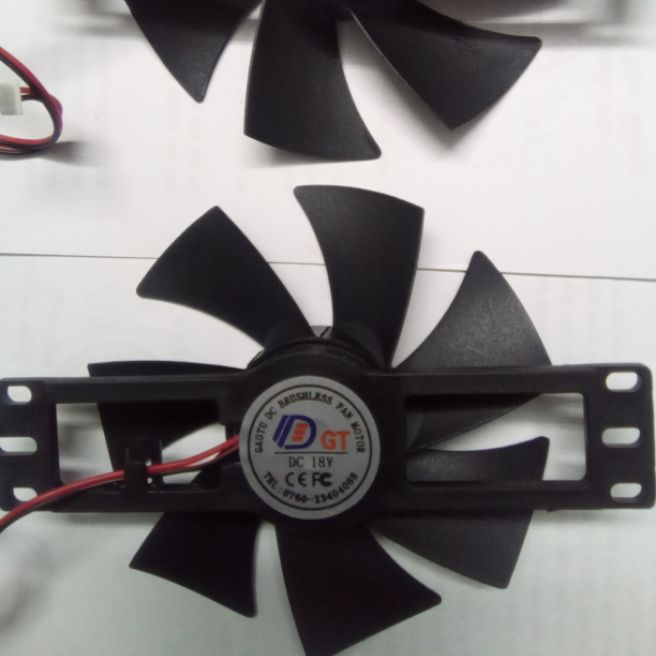 Quạt tan nhiet bep tu 18v