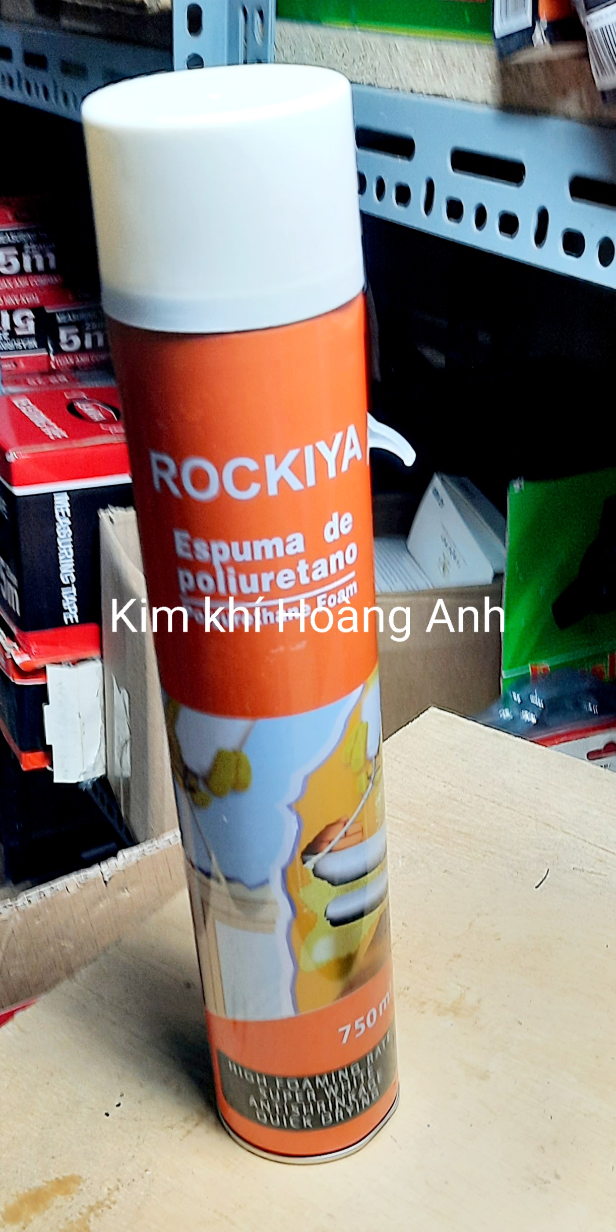 Keo bọt nở 750ml Malaisia, bình xịt bọt nở Rockiya