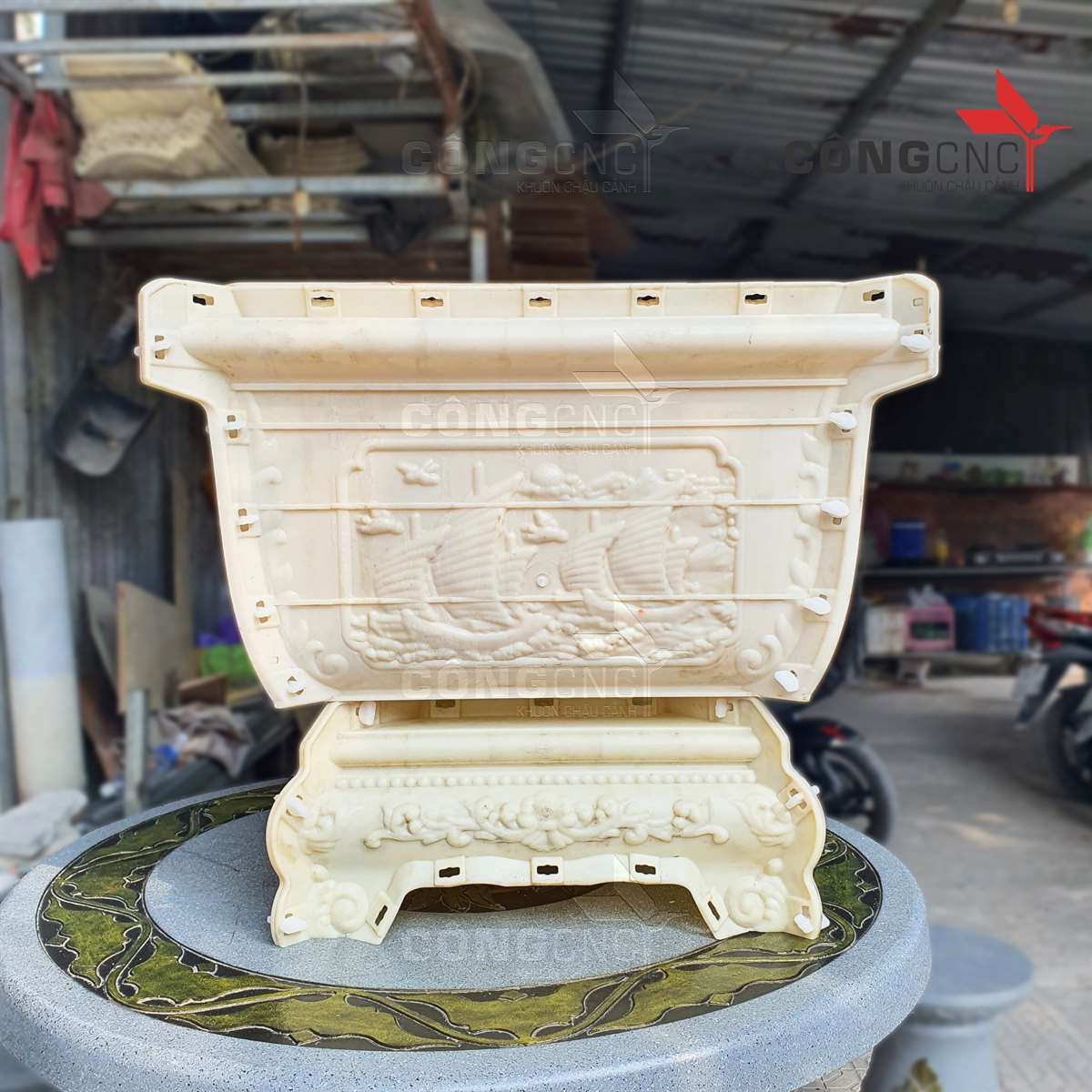 Khuôn Chậu Vuông 60 Kèm Chân Kỷ