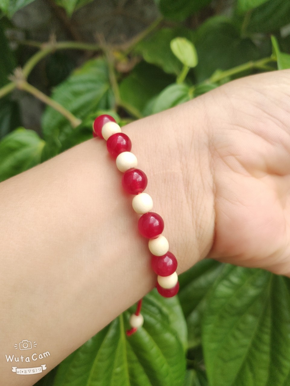 Vòng đá phong thủy mix hạt dâu theo mệnh