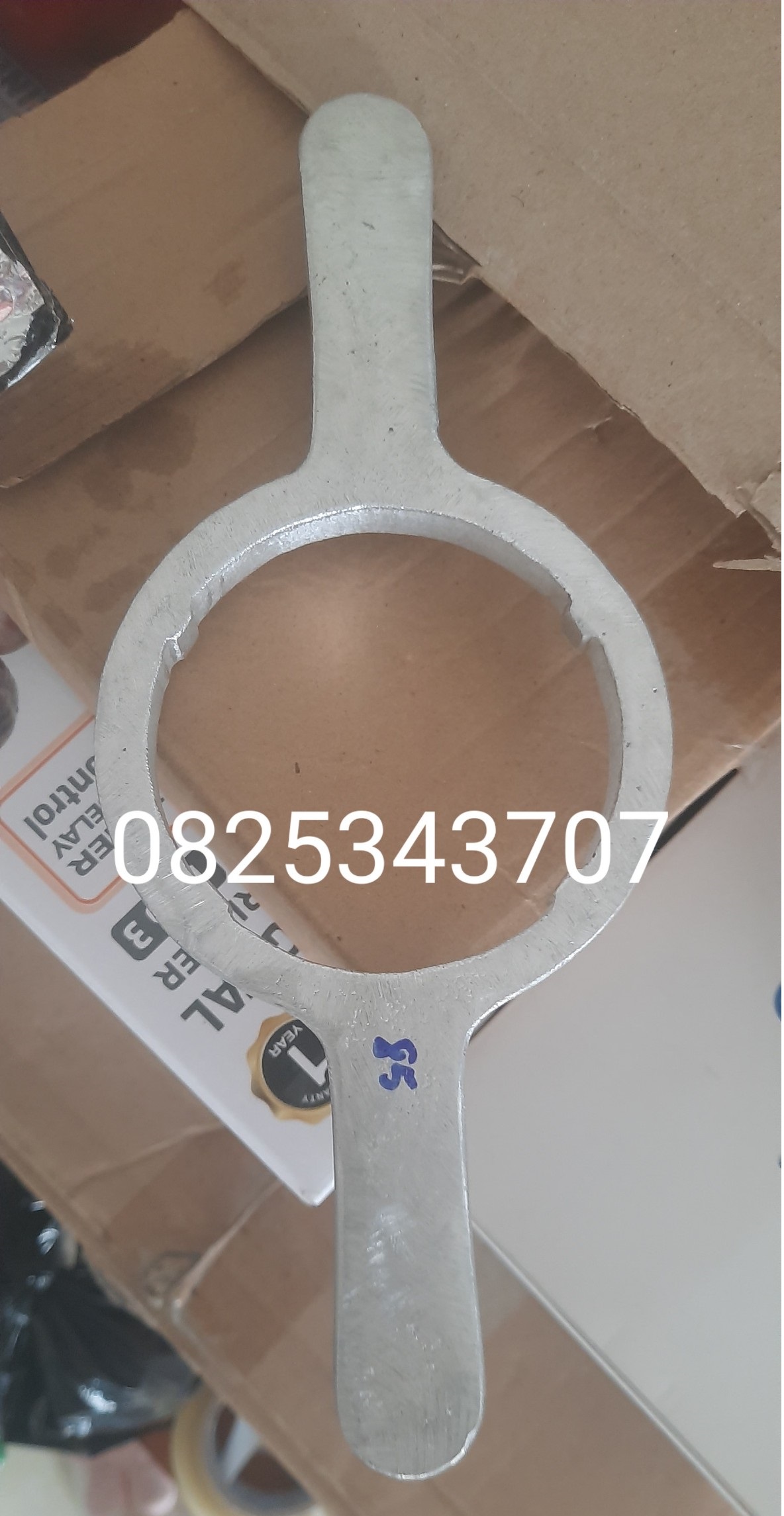 Cây vặn và mở nắp bình nước 20L Nhôm (p85)