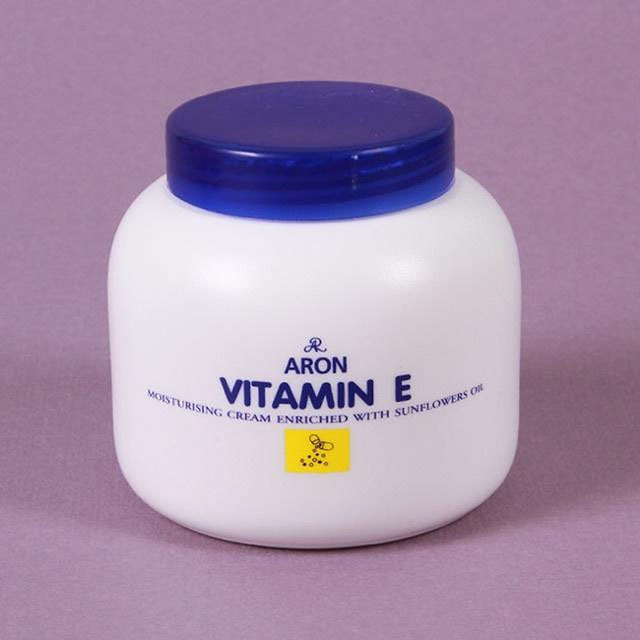 Kem dưỡng ẩm vitamin e thái lan 200g hộp