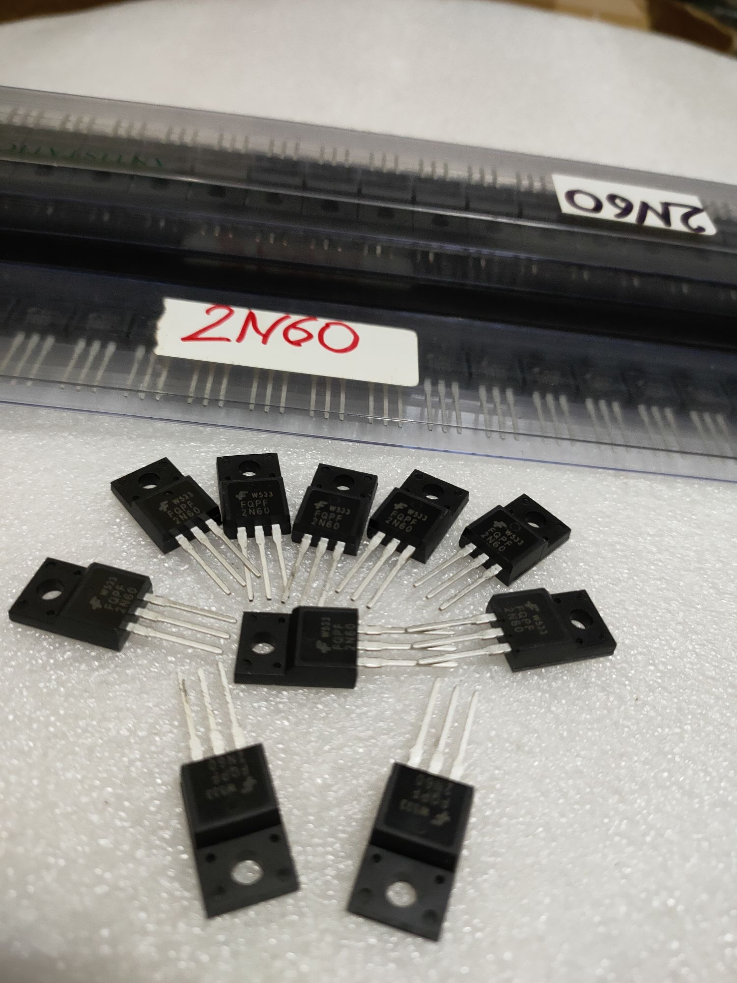 5 Con MOSFET 2N60