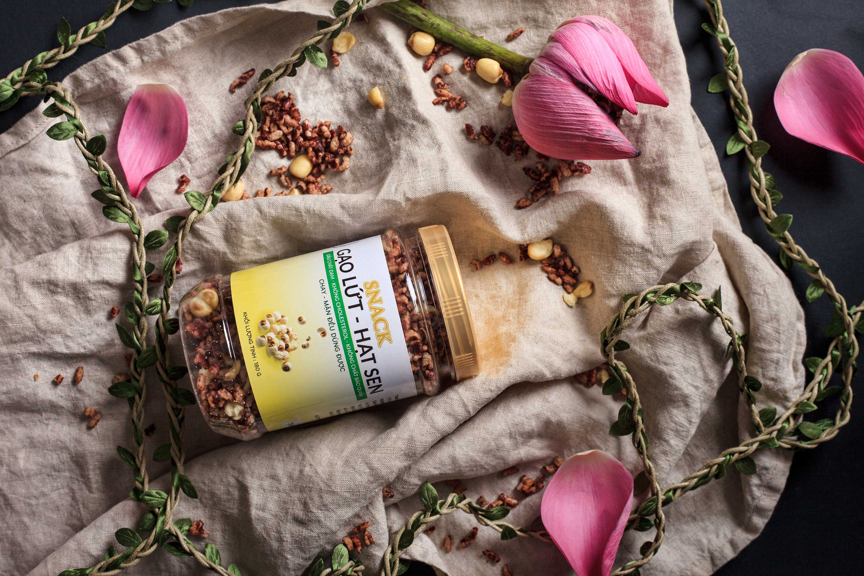Gạo Lứt Hạt Sen Sấy Hoa Sen (Hộp 180g)