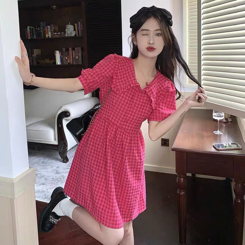 Đầm kẻ hồng sen cổ bèo cúc bọc dáng ngăn