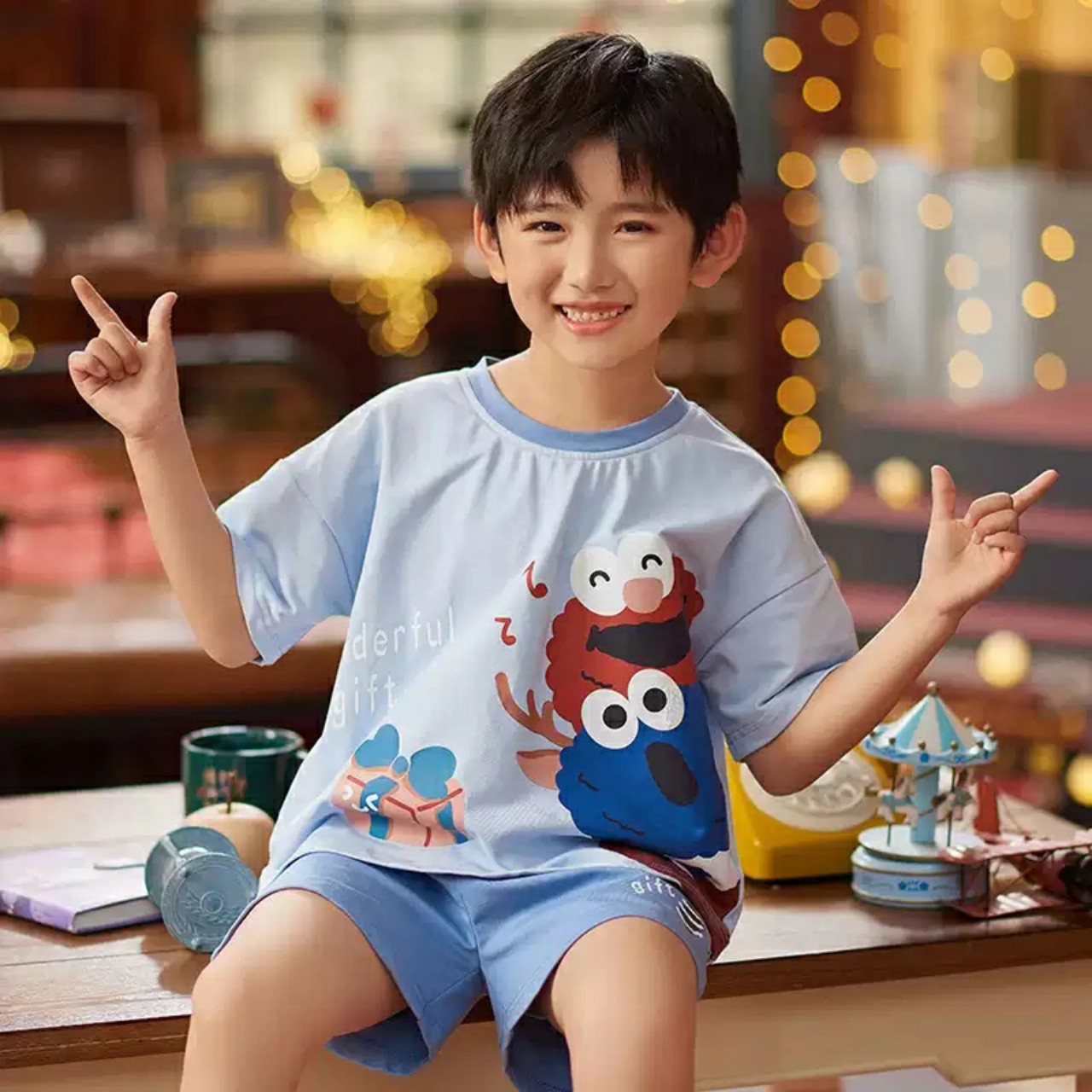Sét bộ thun mặc nhà bé trai in hình lạ mắt