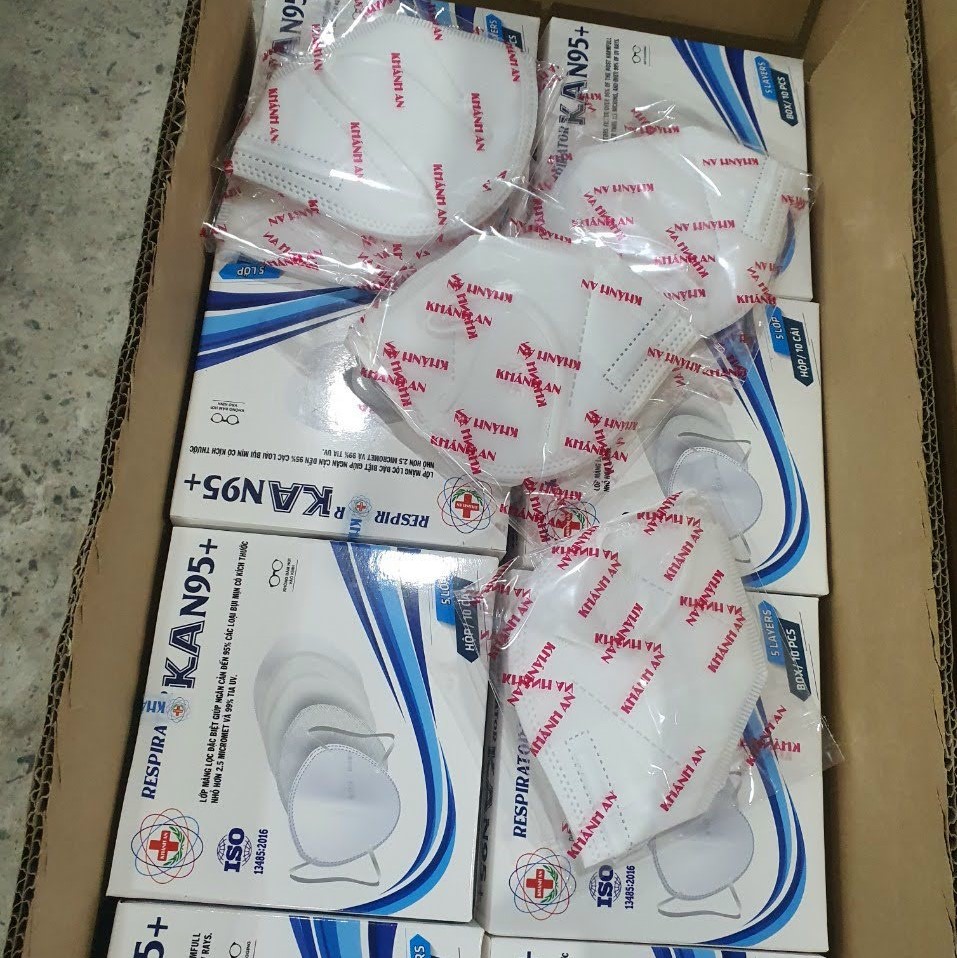 Khẩu trang y tế 5 lớp Khánh An KA N95+ kháng khuẩn màng lọc đặc biệt giúp ngăn cản 95% bụi mịn nhỏ hơn 2.5 micromet và 99% tia UV, không bam hơi vào kính