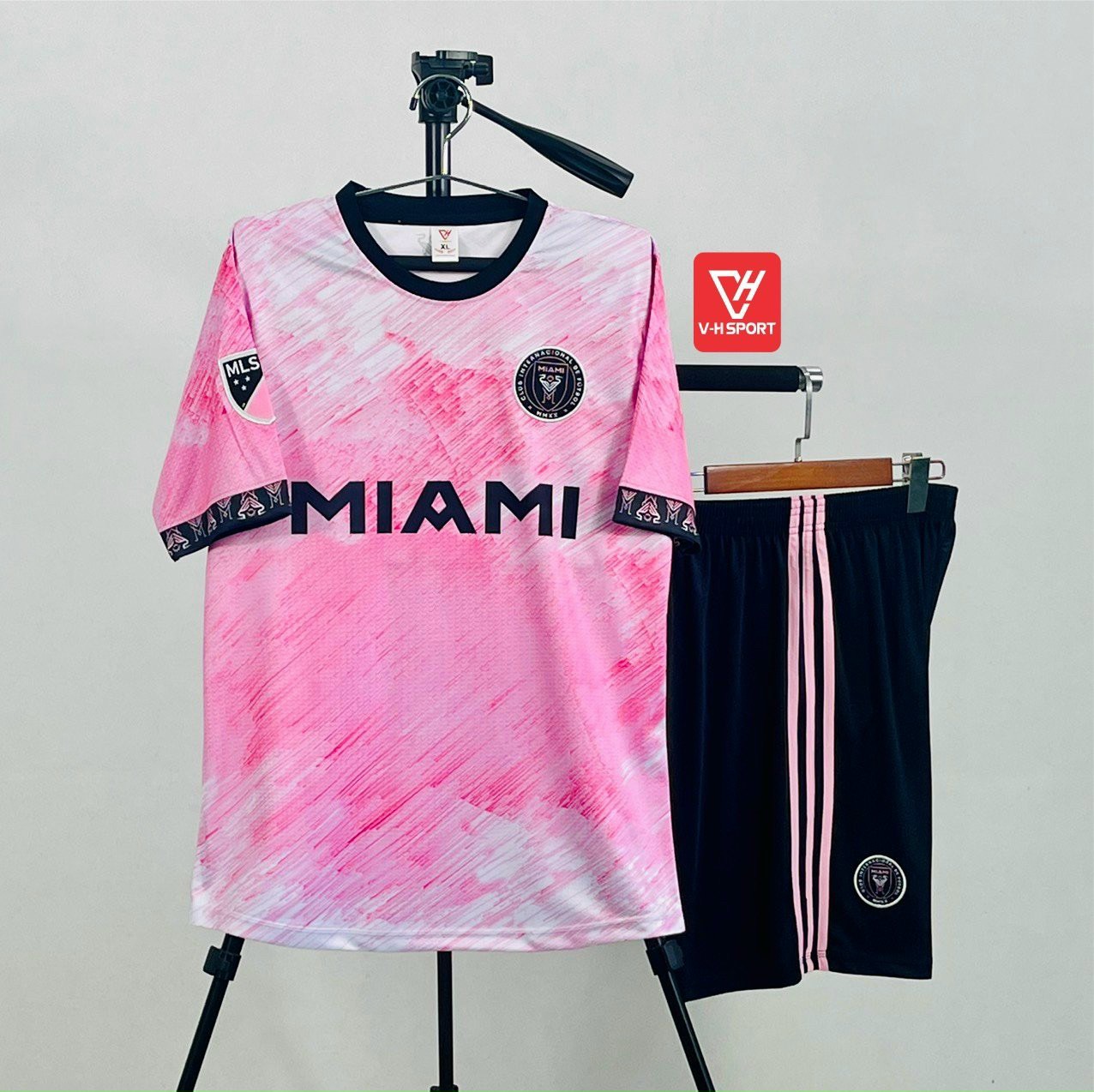 Siêu Phẩm Bộ Quần Áo Bóng Đá Miami Hồng