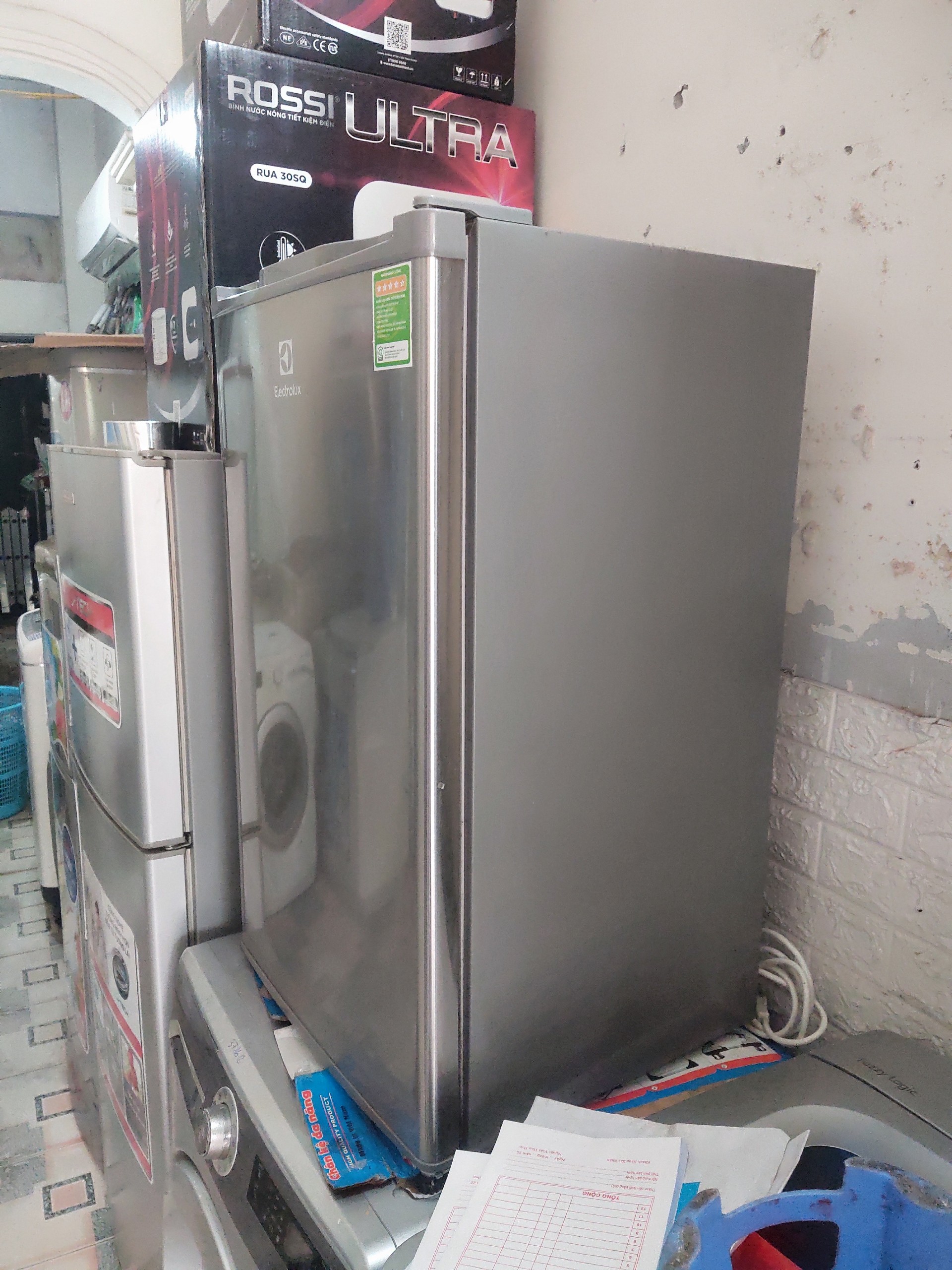 Tủ lạnh Electrolux 93l