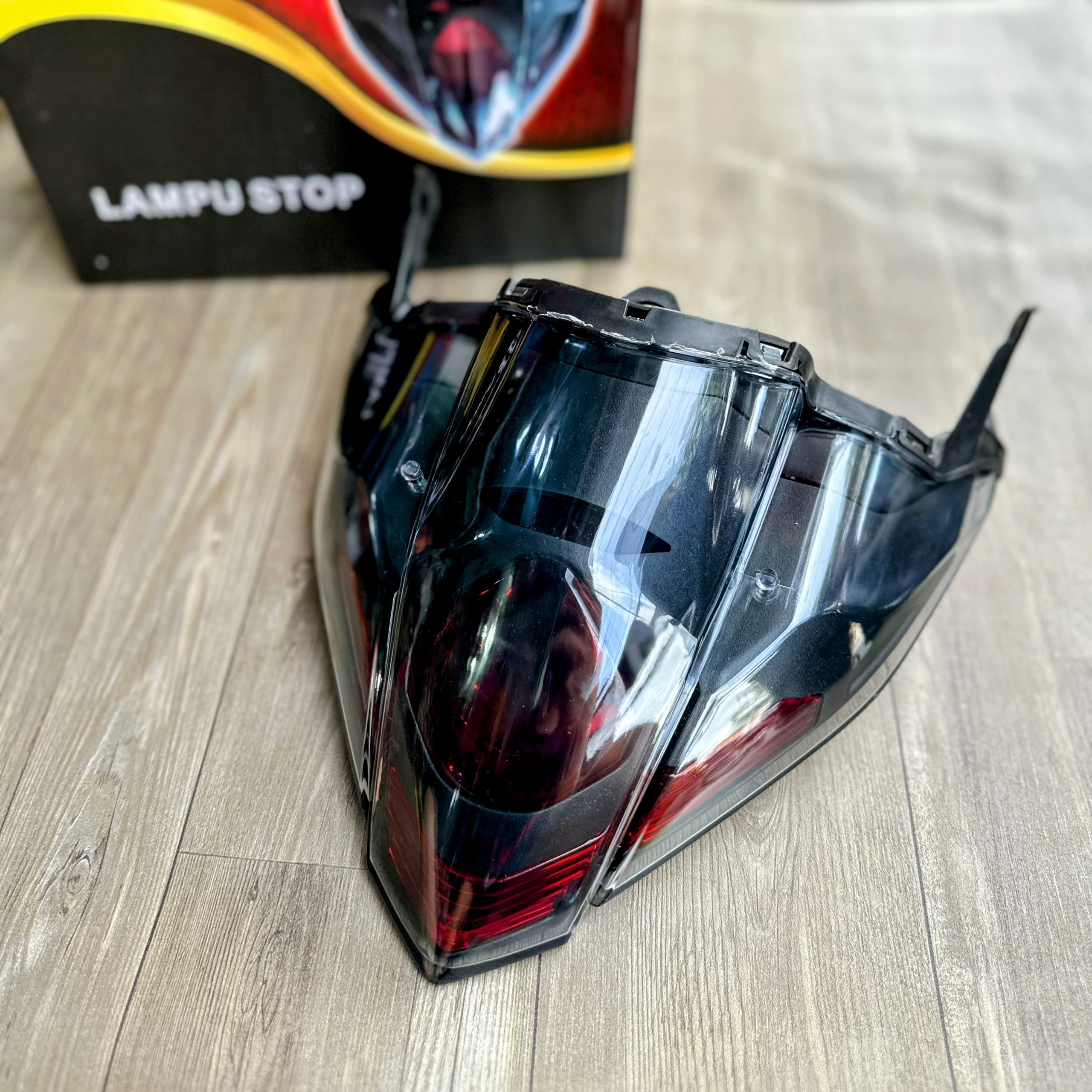 Đèn hậu LC 135 5s Malaysia lắp đặt như zin