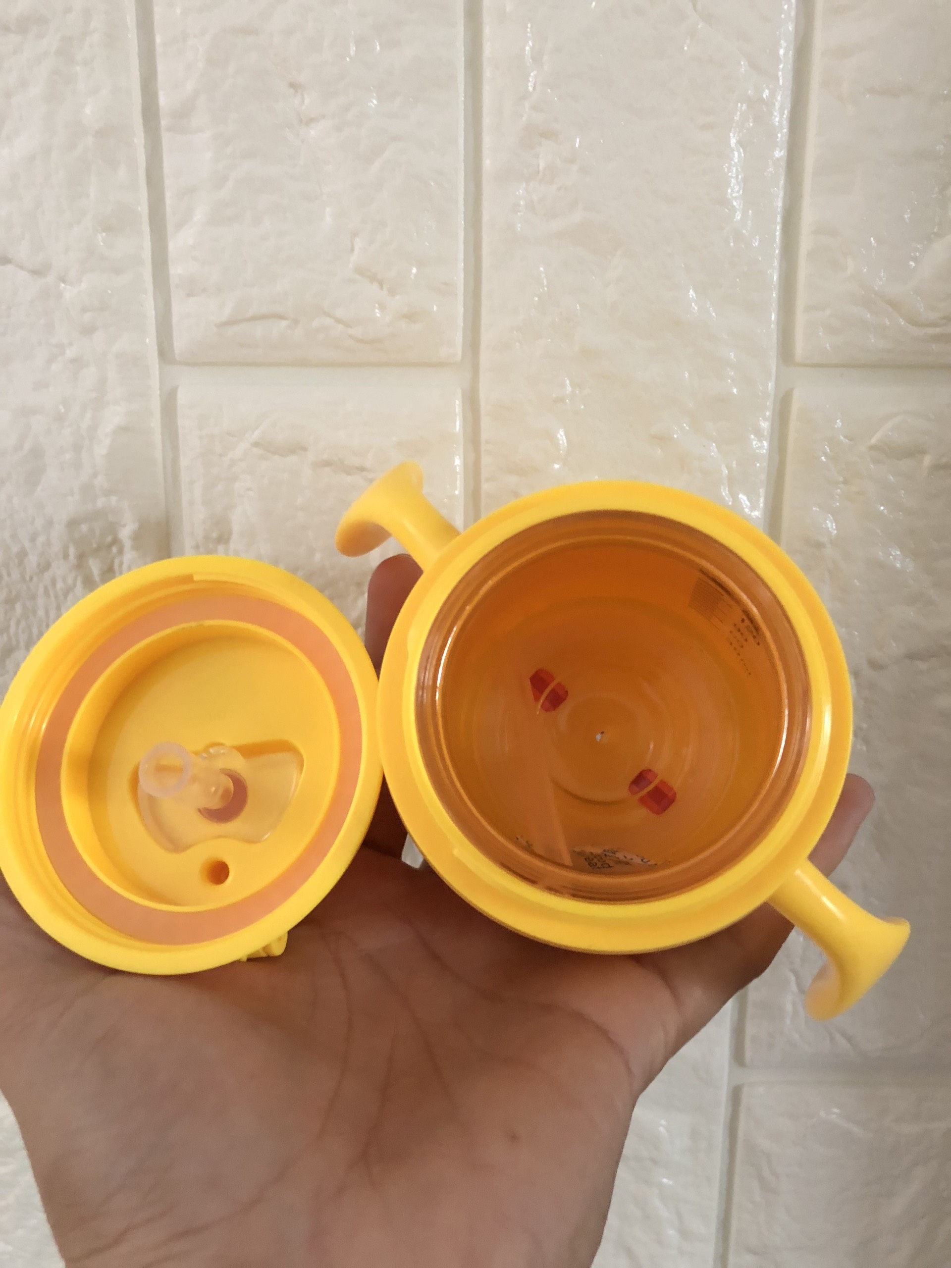 Bình uống nước trẻ em siêu dễ thương