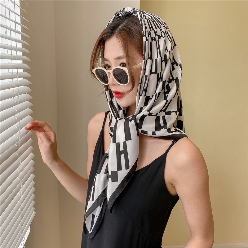 Khăn choàng cổ lụa họa tiết xe ngựa dáng vuông sang trọng, Khăn lụa thời trang đẹp cho nữ - 90x90cm - K9076